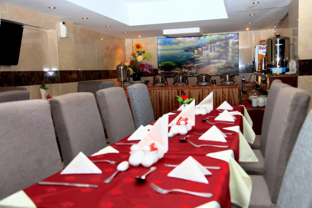 Saffron Hotel Dubai Exterior photo